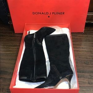 Black knee boots Donald J Pliner black suede
